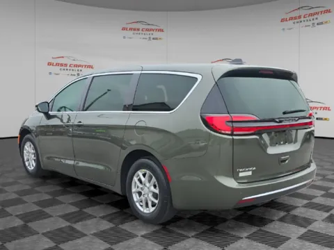 More photos of 2027 Chrysler Pacifica Select at Glass Capital Chrysler Dodge Jeep RAM, IN