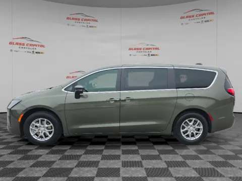More photos of 2027 Chrysler Pacifica Select at Glass Capital Chrysler Dodge Jeep RAM, IN