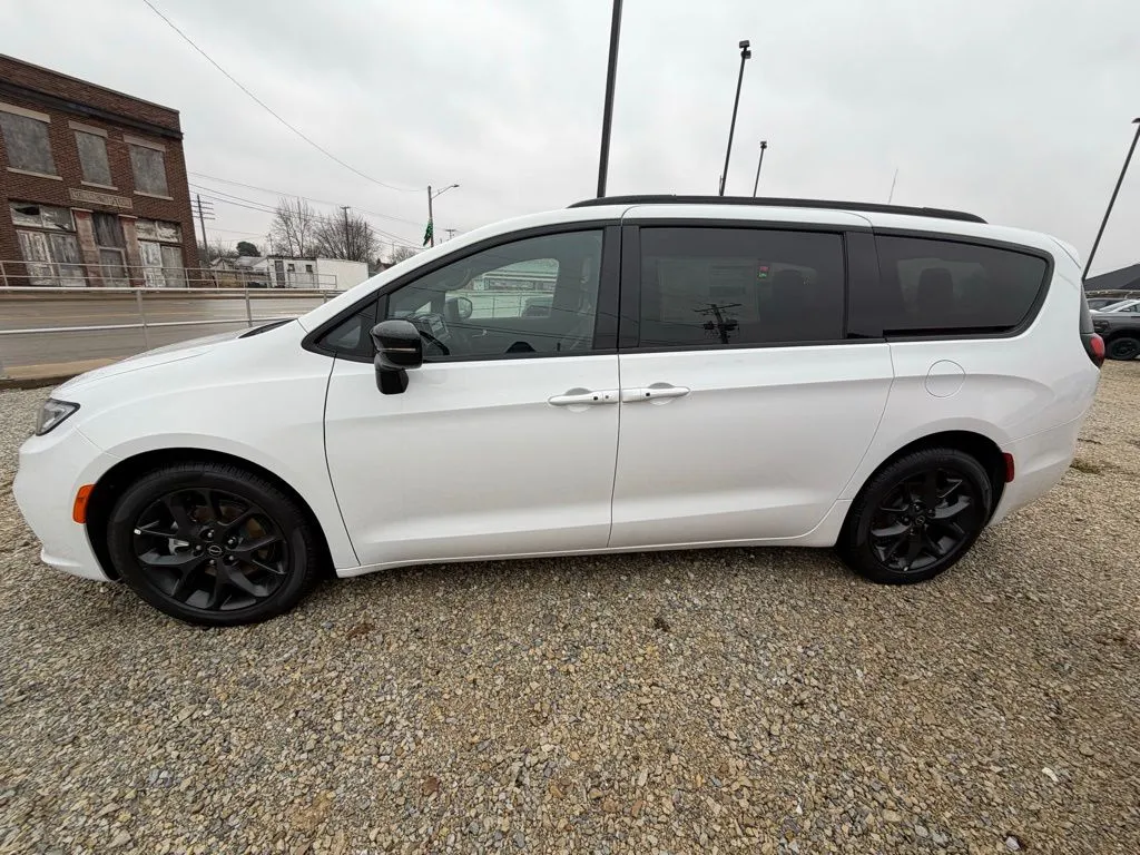 2026 Chrysler Pacifica Select - Photo 6