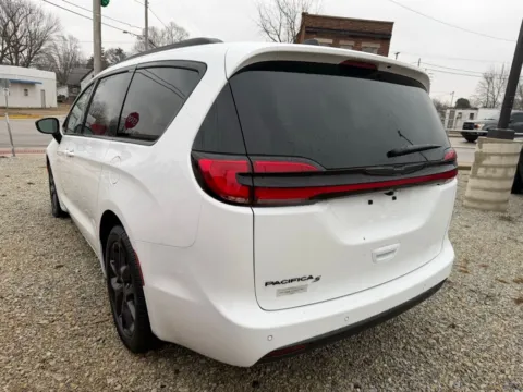 More photos of 2026 Chrysler Pacifica Select at Glass Capital Chrysler Dodge Jeep RAM, IN