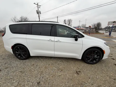 Photos of 2026 Chrysler Pacifica Select for sale in Dunkirk, IN at Glass Capital Chrysler Dodge Jeep RAM