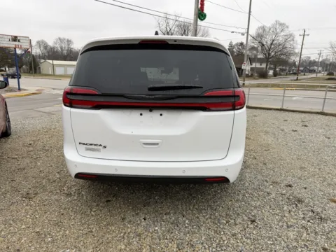 More photos of 2026 Chrysler Pacifica Select at Glass Capital Chrysler Dodge Jeep RAM, IN