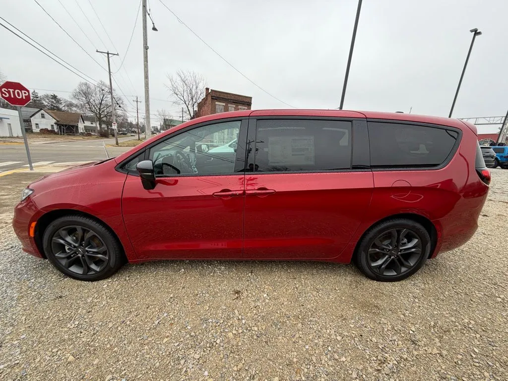 2026 Chrysler Pacifica Select - Photo 6