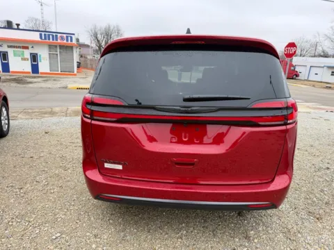More photos of 2026 Chrysler Pacifica Select at Glass Capital Chrysler Dodge Jeep RAM, IN
