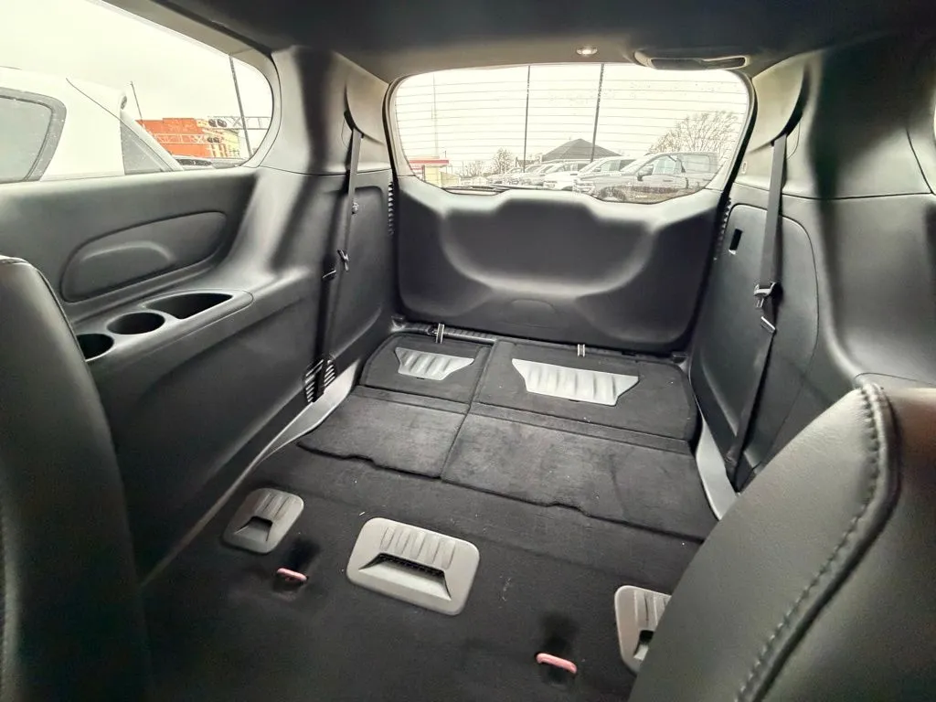 2026 Chrysler Pacifica Select - Photo 11