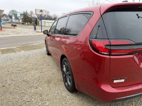 More photos of 2026 Chrysler Pacifica Select at Glass Capital Chrysler Dodge Jeep RAM, IN