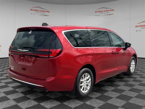 More photos of 2025 Chrysler Pacifica Select at Glass Capital Chrysler Dodge Jeep RAM, IN