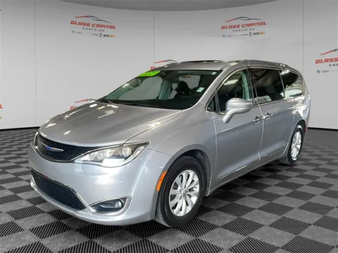 Silver 2020 Chrysler Pacifica Touring L for sale in Dunkirk, IN