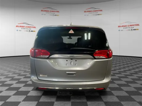 More photos of 2020 Chrysler Pacifica Touring L at Glass Capital Chrysler Dodge Jeep RAM, IN