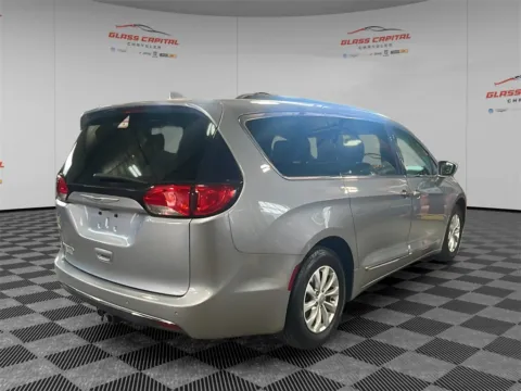 More photos of 2020 Chrysler Pacifica Touring L at Glass Capital Chrysler Dodge Jeep RAM, IN