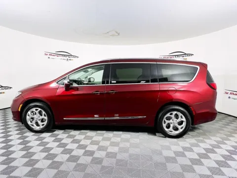 More photos of 2021 Chrysler Pacifica Limited at St. Marys Chrysler Dodge Jeep, OH