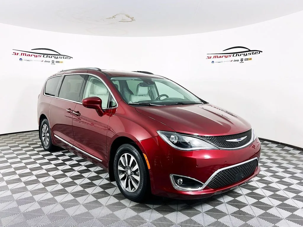 2020 Chrysler Pacifica Touring L Plus's photo