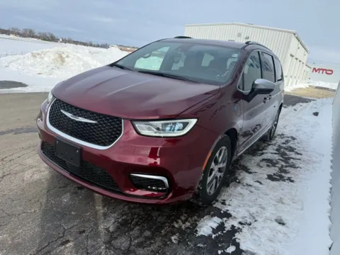 More photos of 2023 Chrysler Pacifica Hybrid Pinnacle at St. Marys Chrysler Dodge Jeep, OH