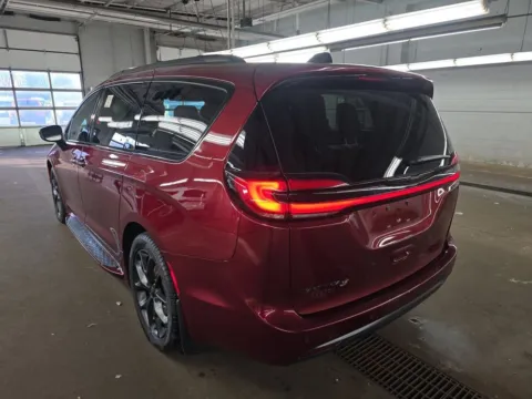 More photos of 2023 Chrysler Pacifica Touring L at St. Marys Chrysler Dodge Jeep, OH