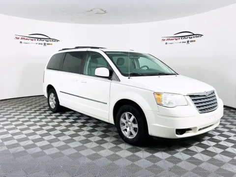 White 2010 Chrysler Town & Country Touring for sale in Saint Marys, OH