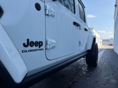 More photos of 2021 Jeep Gladiator Willys at St. Marys Chrysler Dodge Jeep, OH