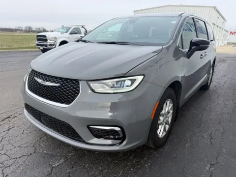 Another view of 2025 Chrysler Pacifica Select for sale in Saint Marys, OH at St. Marys Chrysler Dodge Jeep