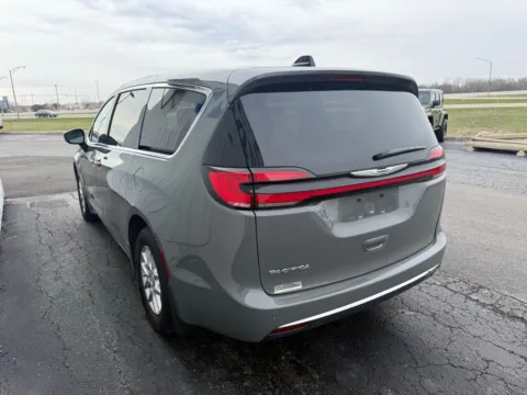More photos of 2025 Chrysler Pacifica Select at St. Marys Chrysler Dodge Jeep, OH