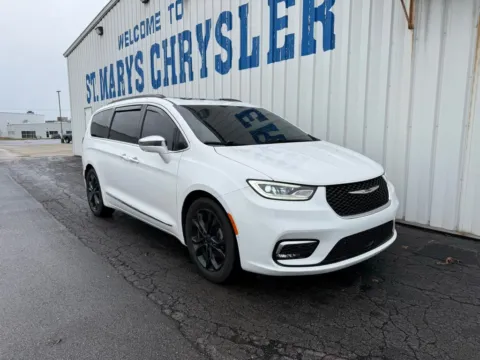 White 2022 Chrysler Pacifica Limited for sale in Saint Marys, OH