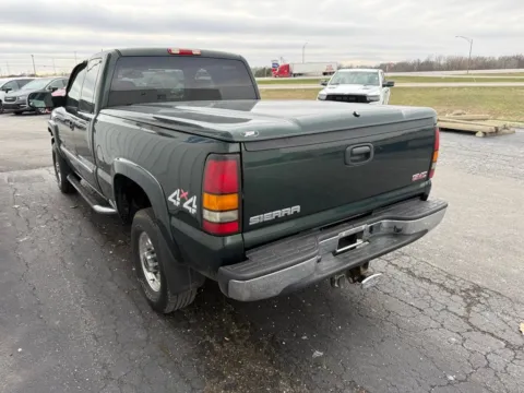 More photos of 2004 GMC Sierra 2500HD SLT at St. Marys Chrysler Dodge Jeep, OH