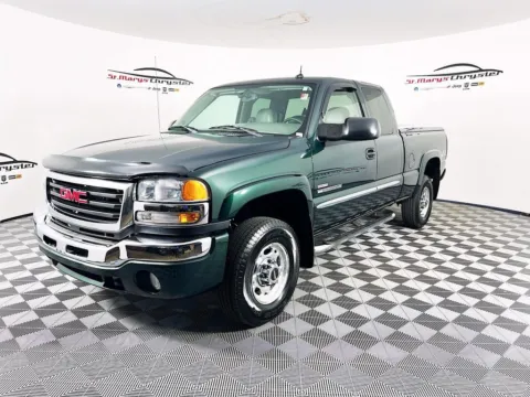 More photos of 2004 GMC Sierra 2500HD SLT at St. Marys Chrysler Dodge Jeep, OH