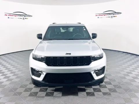 Another view of 2024 Jeep Grand Cherokee Limited for sale in Saint Marys, OH at St. Marys Chrysler Dodge Jeep