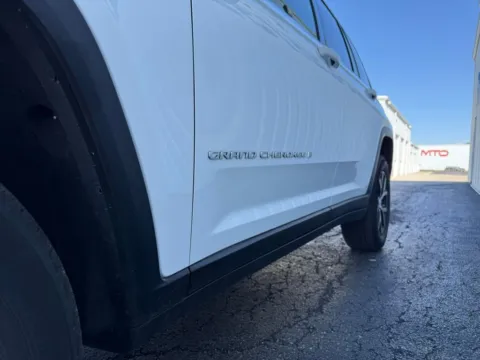 More photos of 2024 Jeep Grand Cherokee Limited at St. Marys Chrysler Dodge Jeep, OH