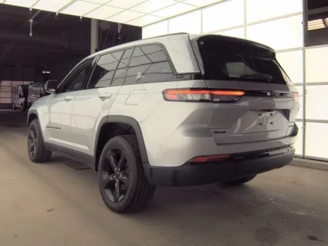 More photos of 2024 Jeep Grand Cherokee Limited at St. Marys Chrysler Dodge Jeep, OH