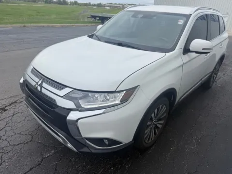 More photos of 2020 Mitsubishi Outlander SEL at St. Marys Chrysler Dodge Jeep, OH