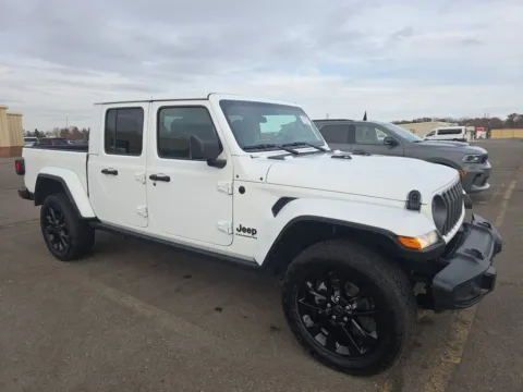 White 2024 Jeep Gladiator Nighthawk for sale in Saint Marys, OH