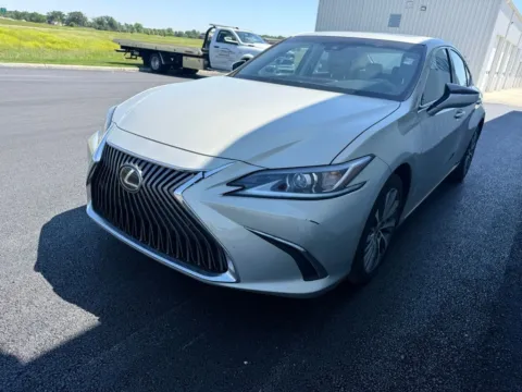 More photos of 2021 Lexus ES 250 at St. Marys Chrysler Dodge Jeep, OH