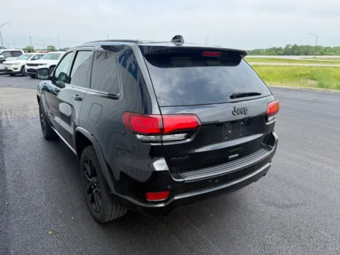 More photos of 2019 Jeep Grand Cherokee Altitude at St. Marys Chrysler Dodge Jeep, OH