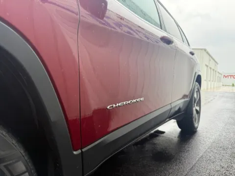 More photos of 2020 Jeep Cherokee Limited at St. Marys Chrysler Dodge Jeep, OH