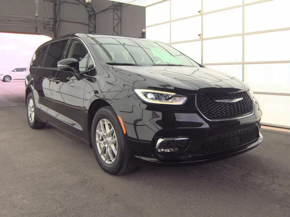 Black 2024 Chrysler Pacifica Touring L for sale in Saint Marys, OH