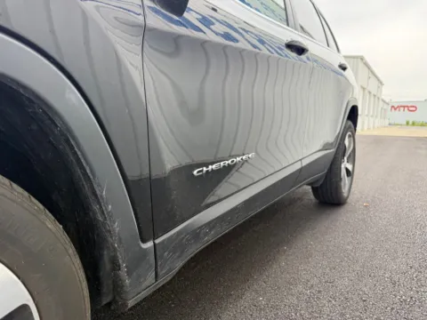 More photos of 2020 Jeep Cherokee Limited at St. Marys Chrysler Dodge Jeep, OH