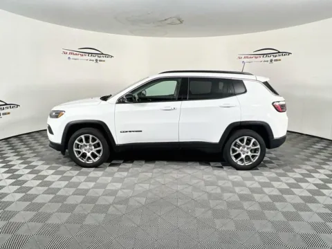 More photos of 2022 Jeep Compass Latitude Lux at St. Marys Chrysler Dodge Jeep, OH