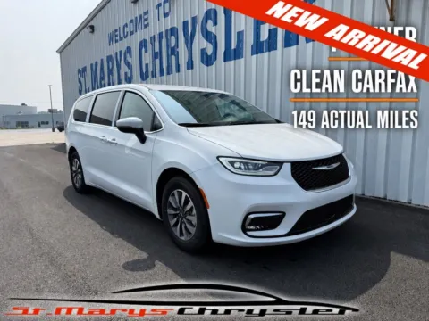 White 2023 Chrysler Pacifica Hybrid Touring L for sale in Saint Marys, OH