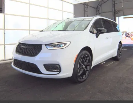 More photos of 2025 Chrysler Pacifica Limited at St. Marys Chrysler Dodge Jeep, OH