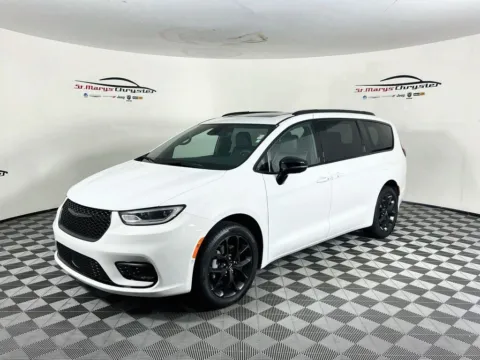 More photos of 2025 Chrysler Pacifica Limited at St. Marys Chrysler Dodge Jeep, OH
