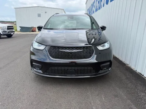 Another view of 2025 Chrysler Pacifica Limited for sale in Saint Marys, OH at St. Marys Chrysler Dodge Jeep