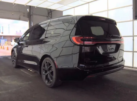 More photos of 2025 Chrysler Pacifica Limited at St. Marys Chrysler Dodge Jeep, OH
