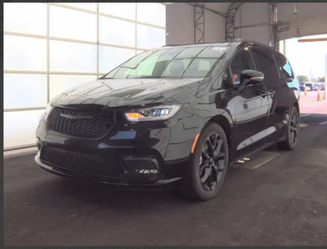 More photos of 2025 Chrysler Pacifica Limited at St. Marys Chrysler Dodge Jeep, OH