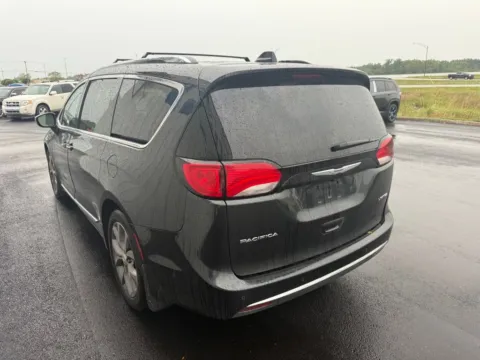 More photos of 2019 Chrysler Pacifica Limited at St. Marys Chrysler Dodge Jeep, OH