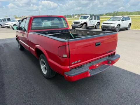 More photos of 2000 Chevrolet S-10 LS at St. Marys Chrysler Dodge Jeep, OH