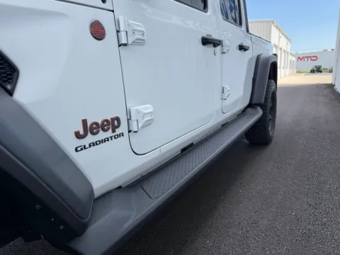 More photos of 2021 Jeep Gladiator Mojave at St. Marys Chrysler Dodge Jeep, OH