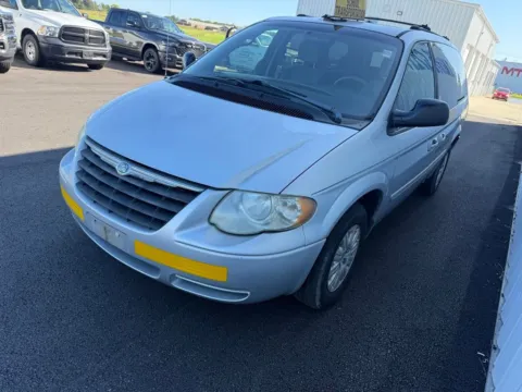 More photos of 2005 Chrysler Town & Country LX at St. Marys Chrysler Dodge Jeep, OH