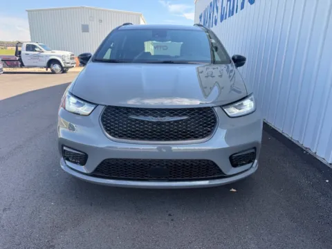 Another view of 2025 Chrysler Pacifica Limited for sale in Saint Marys, OH at St. Marys Chrysler Dodge Jeep