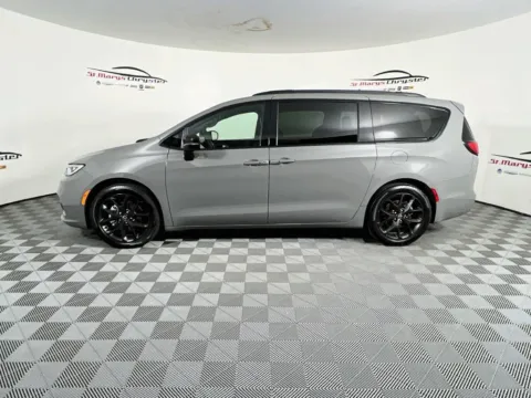 More photos of 2025 Chrysler Pacifica Limited at St. Marys Chrysler Dodge Jeep, OH