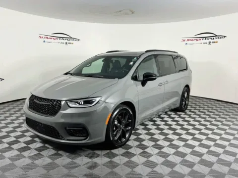More photos of 2025 Chrysler Pacifica Limited at St. Marys Chrysler Dodge Jeep, OH