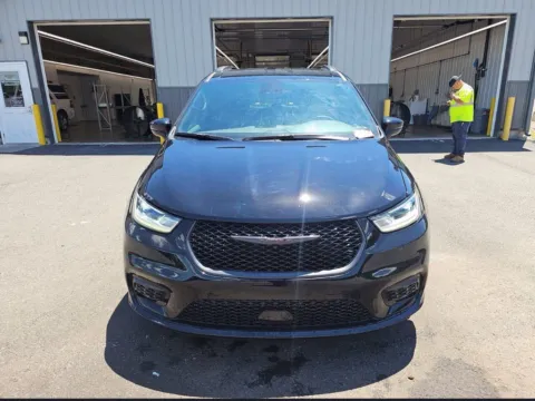 Photos of 2025 Chrysler Pacifica Select for sale in Saint Marys, OH at St. Marys Chrysler Dodge Jeep